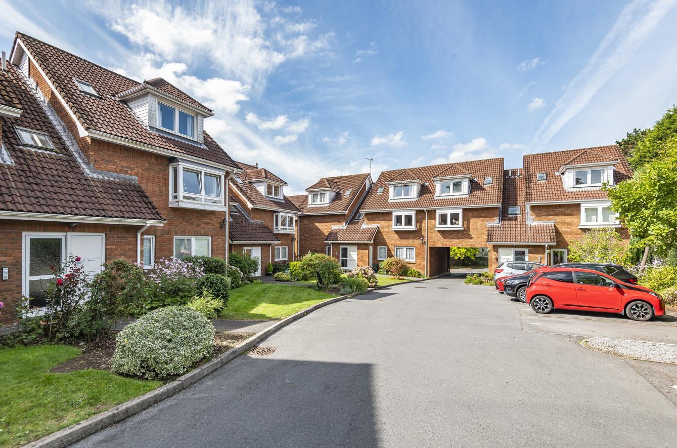 Pine Tree Court, Sketty, Swansea, SA2 9AF